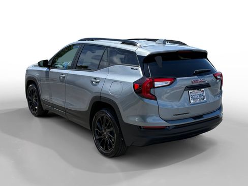 Used 2023 GMC Terrain SLE w/ Driver Convenience Package FWD image 3