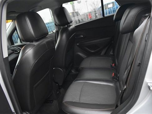 Used 2019 Chevrolet Trax LT w/ LT Convenience Package image 17