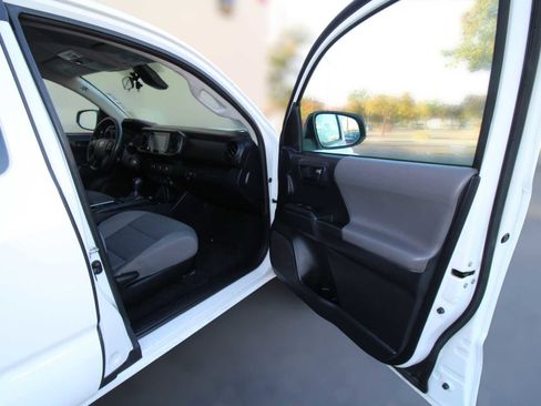 Used 2020 Toyota Tacoma SR image 15