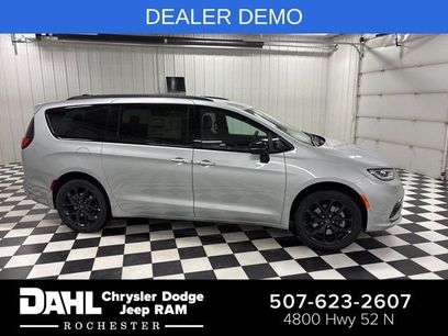 Used 2026 Chrysler Pacifica Select w/ S Appearance Package