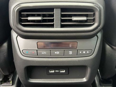 Used 2023 Honda Pilot Touring image 32
