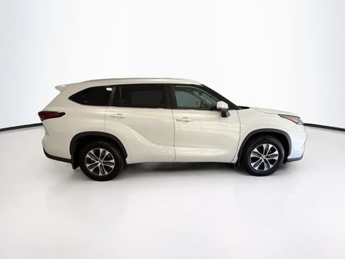 Certified 2026 Toyota Highlander XLE AWD/4WD image 8