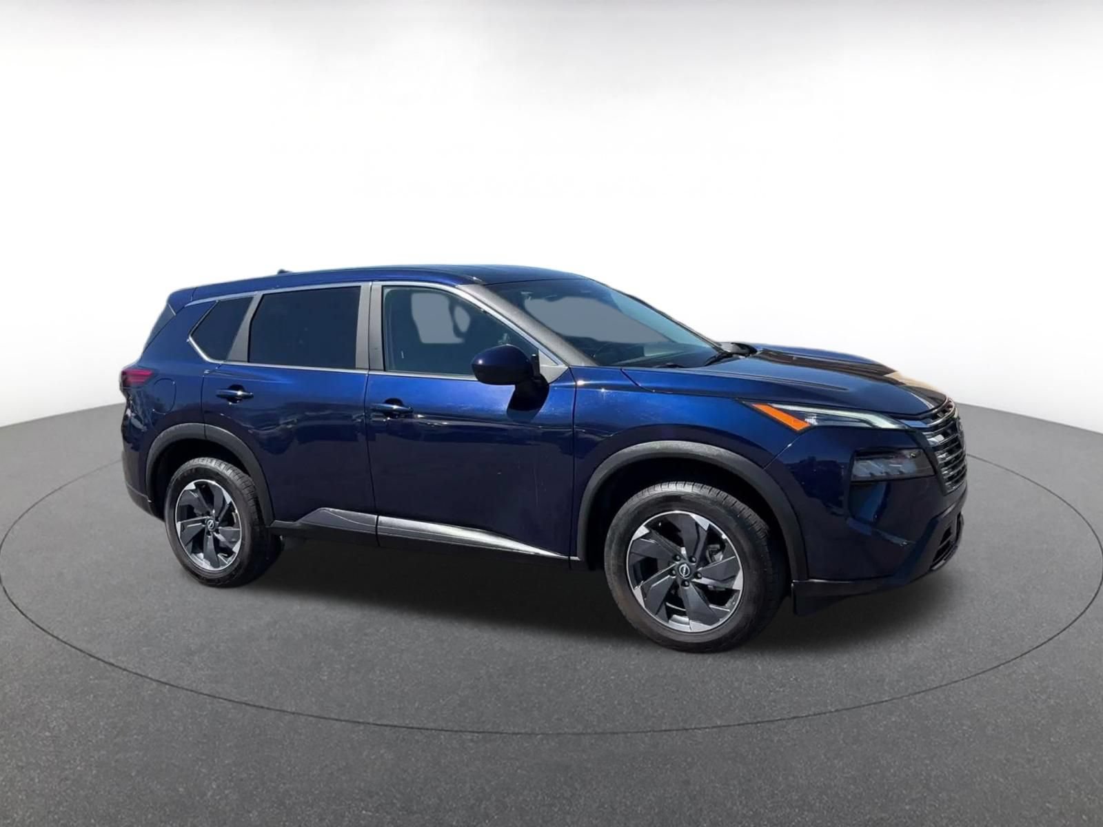 Used 2025 Nissan Rogue SV FWD image 2