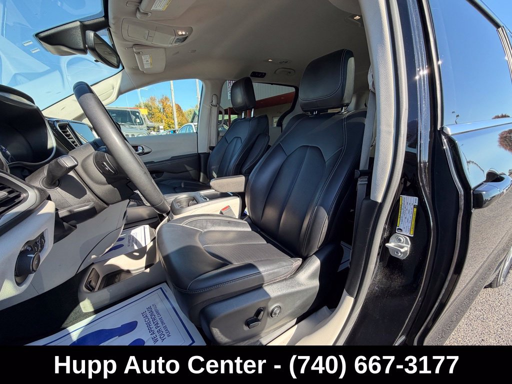 Used 2024 Chrysler Pacifica Touring-L FWD image 7