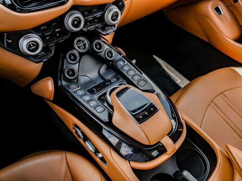 Used 2020 Aston Martin V8 Vantage Coupe RWD image 19