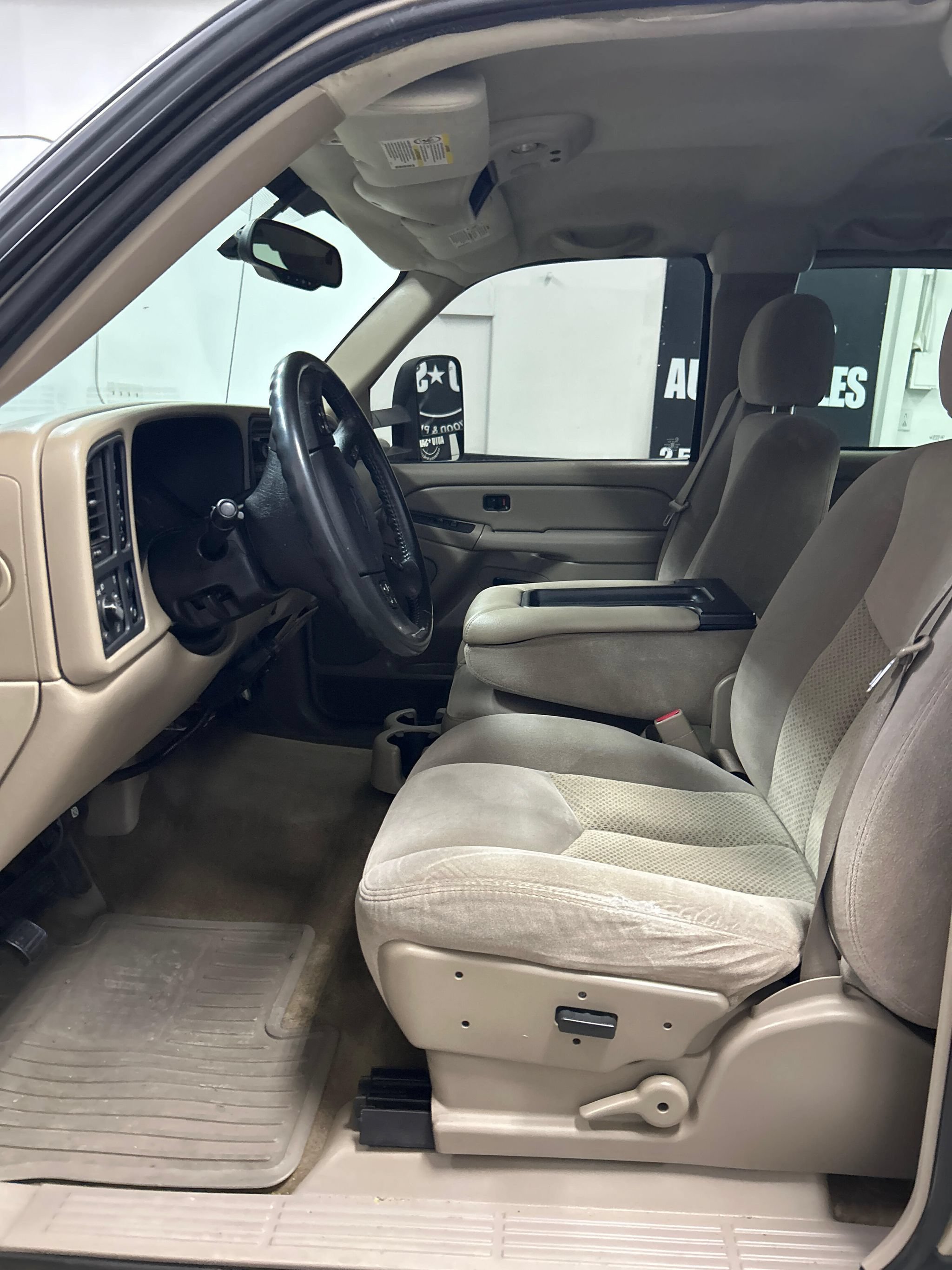 Used 2005 Chevrolet Silverado 3500 LS w/ Heavy-Duty Power Package AWD/4WD image 8