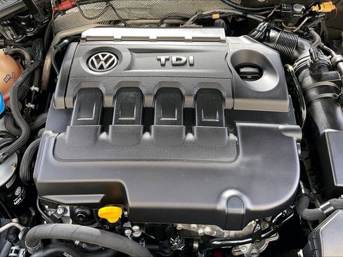 Used 2015 Volkswagen Passat TDI SEL Premium image 32