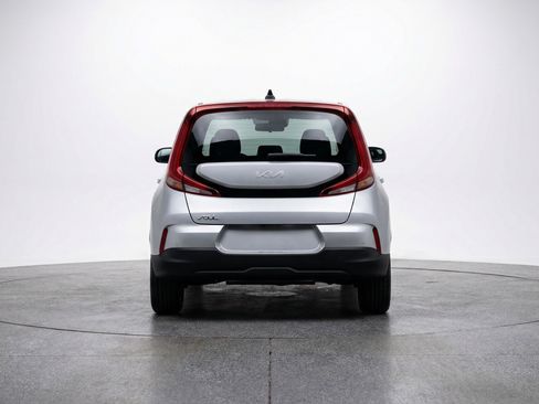 Used 2025 Kia Soul LX w/ LX Technology Package FWD image 7