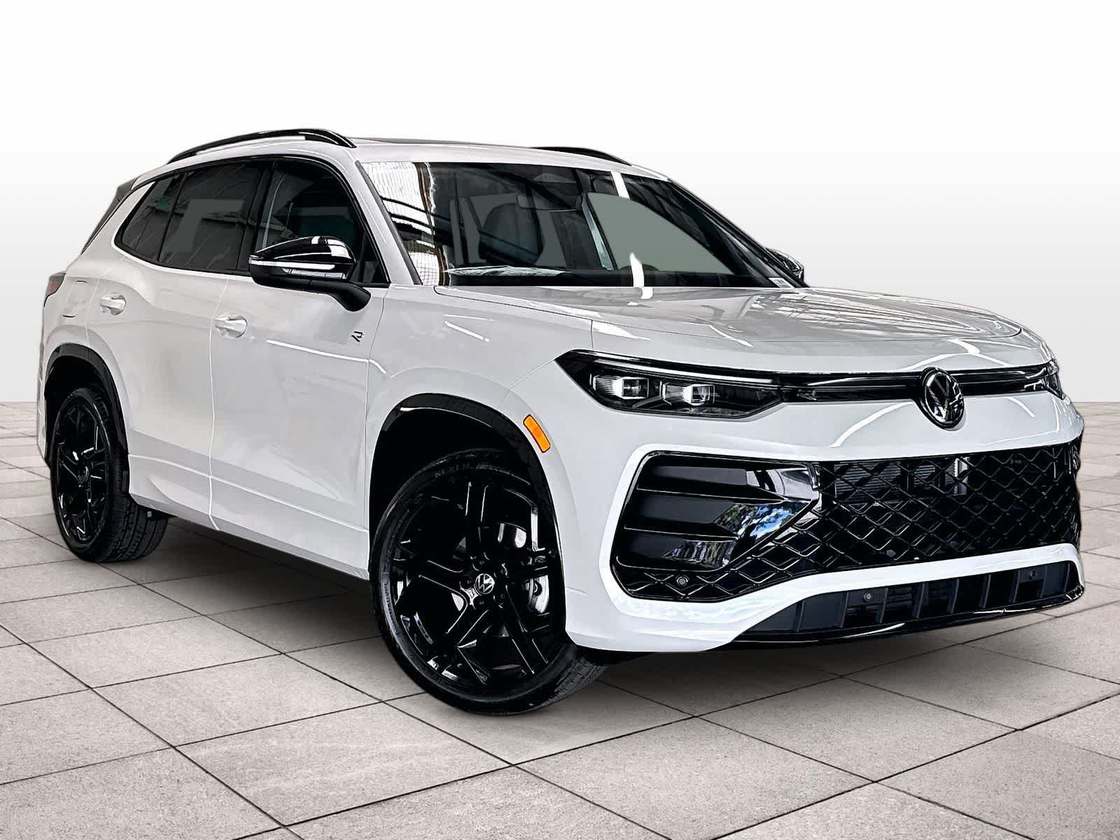New 2026 Volkswagen Tiguan SE R-Line FWD image 2