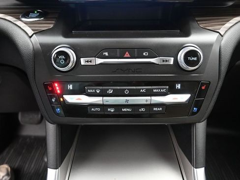 Used 2020 Ford Explorer Limited w/ Class III Trailer Tow Package image 17