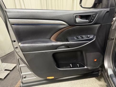 Used 2018 Toyota Highlander Limited AWD/4WD image 23