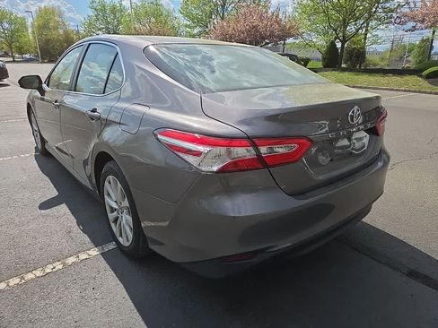 Used 2018 Toyota Camry LE image 7