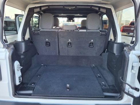 Certified 2025 Jeep Wrangler Unlimited Sahara w/ Safety Group AWD/4WD image 19