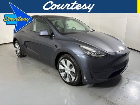 Used 2023 Tesla Model Y Long Range image 1