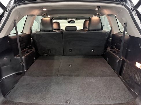Used 2019 Toyota Highlander XLE FWD image 32