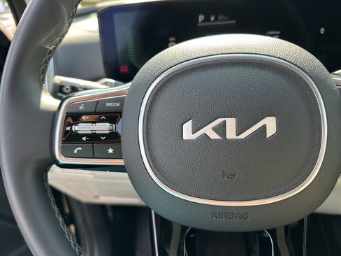 Used 2025 Kia Sorento S FWD image 25
