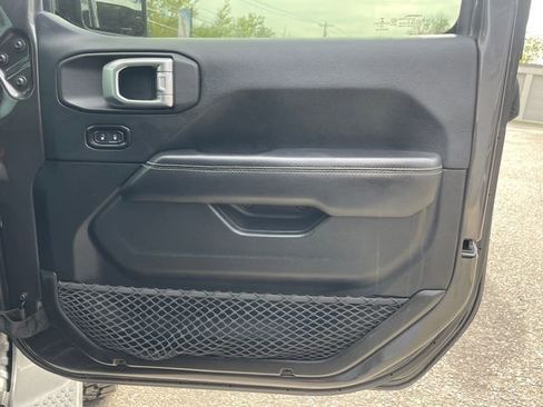 Used 2018 Jeep Wrangler Unlimited Sahara AWD/4WD image 16