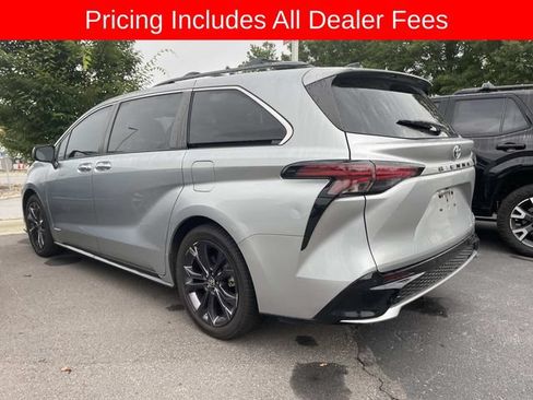 Used 2021 Toyota Sienna XSE w/ XSE Plus Package FWD image 4