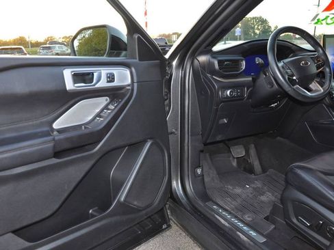 Used 2020 Ford Explorer Platinum w/ Premium Technology Package image 11