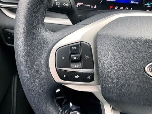 Used 2023 Ford Explorer XLT w/ Equipment Group 202A AWD/4WD image 18