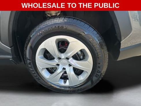 Used 2020 Toyota RAV4 LE FWD image 17