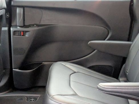 New 2026 Chrysler Pacifica Select FWD image 28