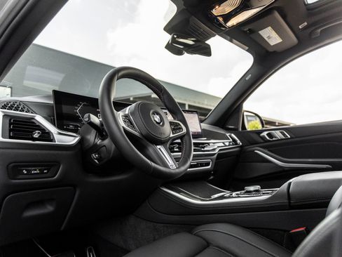 Used 2026 BMW X5 M60i w/ Climate Comfort Package image 23