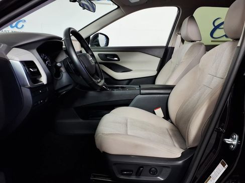 Used 2025 Nissan Rogue SV FWD image 8