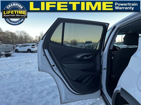 Certified 2024 GMC Terrain SLE image 27