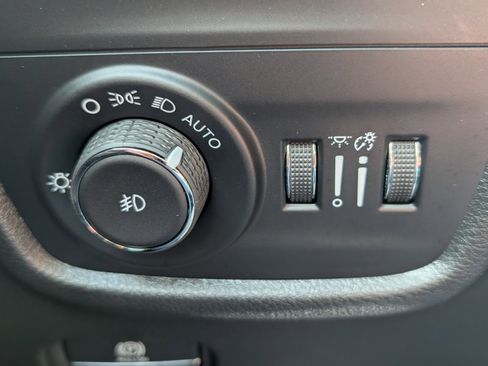 Used 2024 Jeep Grand Cherokee Limited image 54