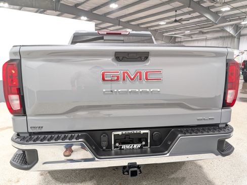 Used 2024 GMC Sierra 1500 SLE w/ Preferred Package image 4