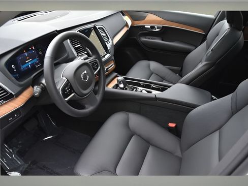 Used 2024 Volvo XC90 T8 Plus w/ Protection Package Premier AWD/4WD image 15
