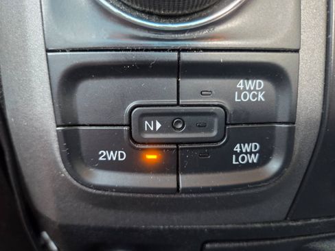 Used 2018 RAM 1500 Tradesman w/ Chrome Appearance Group AWD/4WD image 16