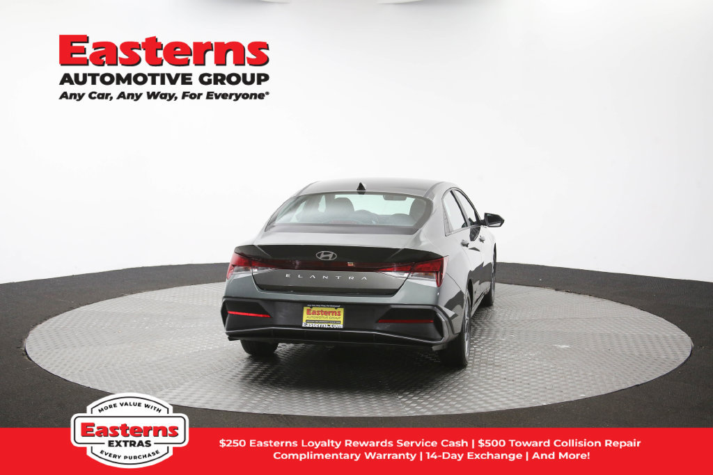 Used 2024 Hyundai Elantra SEL FWD image 38