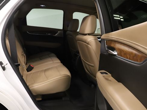 Used 2020 Cadillac XT5 Premium Luxury w/ Platinum Package FWD image 14
