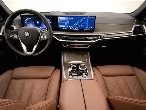 Used 2025 BMW X5 xDrive50e AWD/4WD image 16