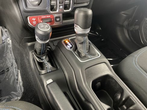 Used 2022 Jeep Wrangler Unlimited Rubicon 4xe w/ Cold Weather Group AWD/4WD image 31