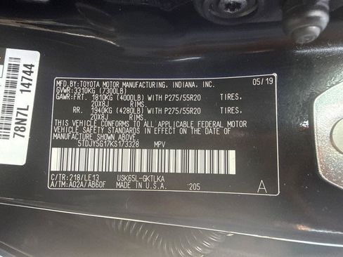 Used 2019 Toyota Sequoia Limited w/ Safety & Convenience Package AWD/4WD image 33
