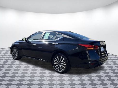 Used 2024 Nissan Altima 2.5 SV AWD/4WD image 5
