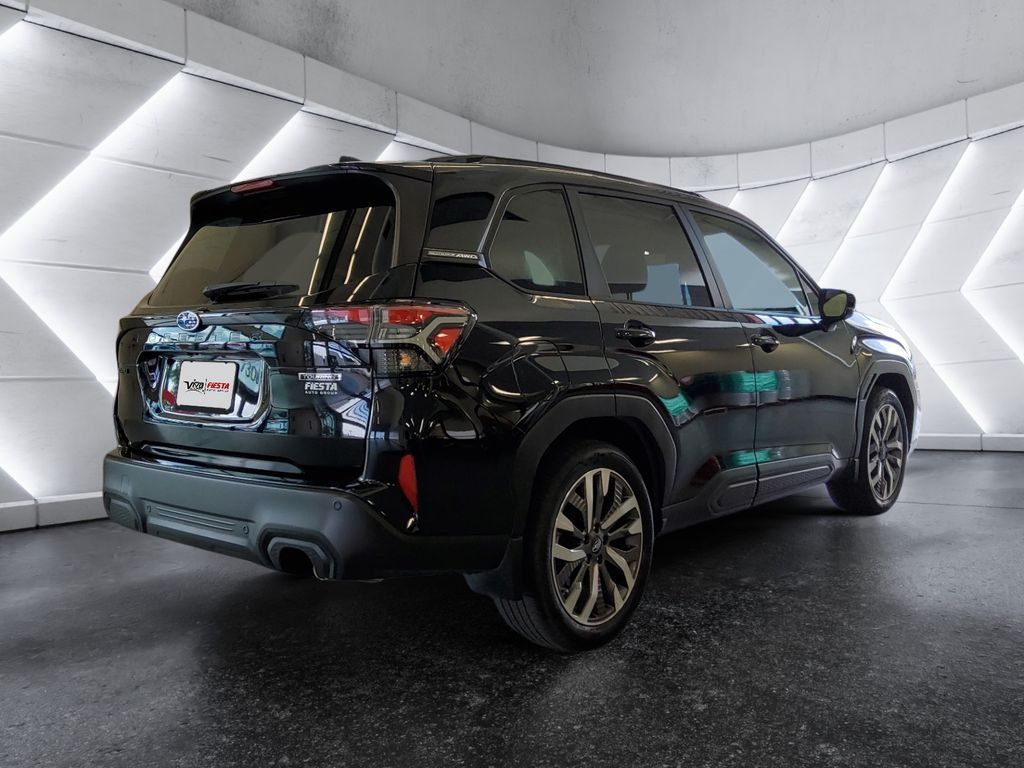 Used 2025 Subaru Forester Touring AWD/4WD image 4