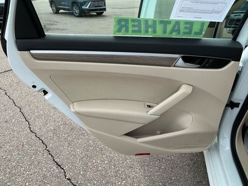 Used 2016 Volkswagen Passat 1.8T SE FWD image 13