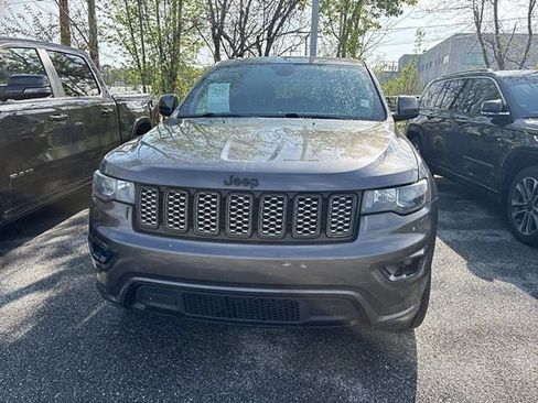 Used 2021 Jeep Grand Cherokee Laredo X image 12