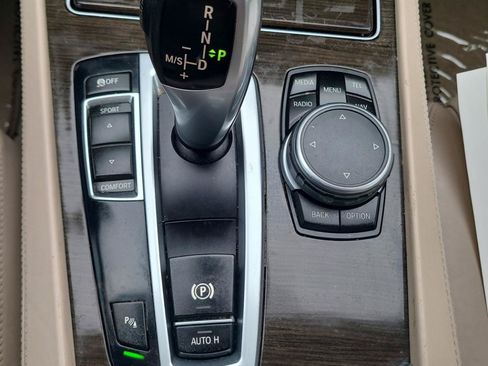 Used 2015 BMW 750i RWD image 16
