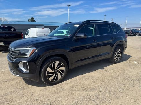 Used 2025 Volkswagen Atlas SE image 1