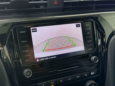 Used 2022 Volkswagen Passat 2.0T R-Line image 19