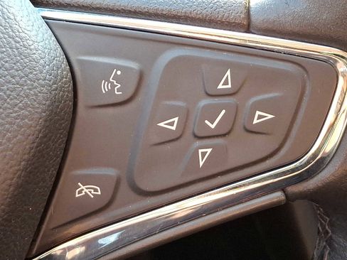 Used 2018 Chevrolet Cruze Premier image 22