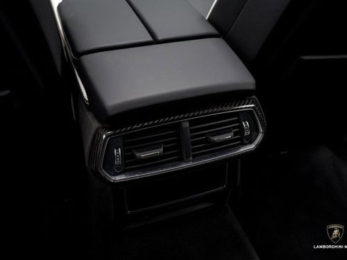 Used 2025 Lamborghini Urus SE image 50