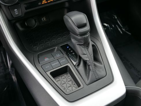 Used 2024 Toyota RAV4 LE image 22