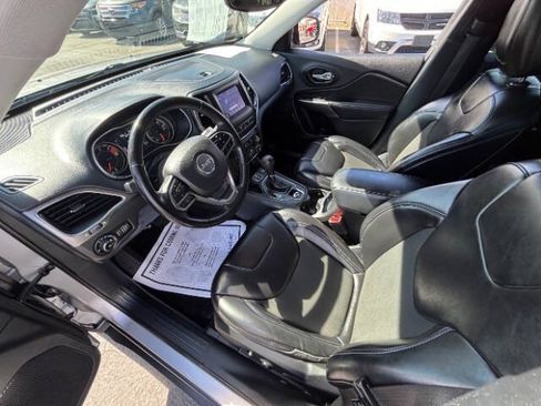 Used 2021 Jeep Cherokee Latitude Plus FWD image 12