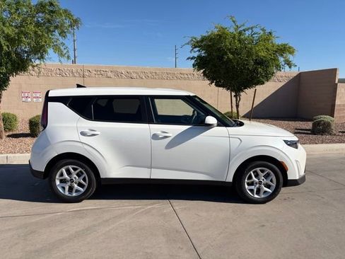 Used 2025 Kia Soul LX image 5